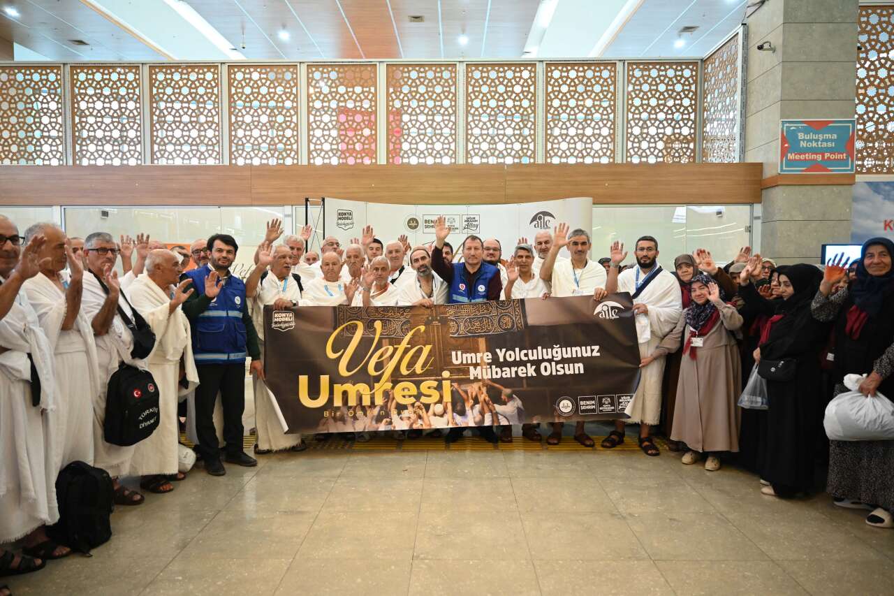 Konya’da kutsal yolculuk! Vefa Umresi’nin üçüncü kafilesi dualarla uğurlandı 1